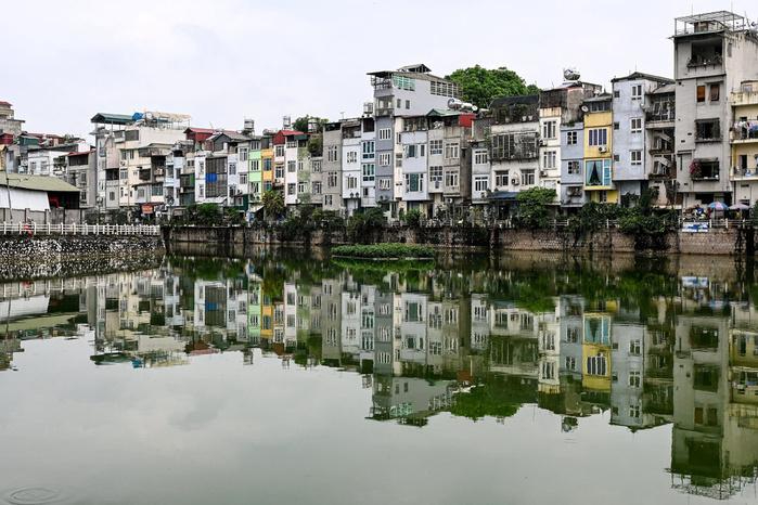 Nguyễn Quang Hải trả đũa 'vua cùi chỏ' Theerathon Bunmathan